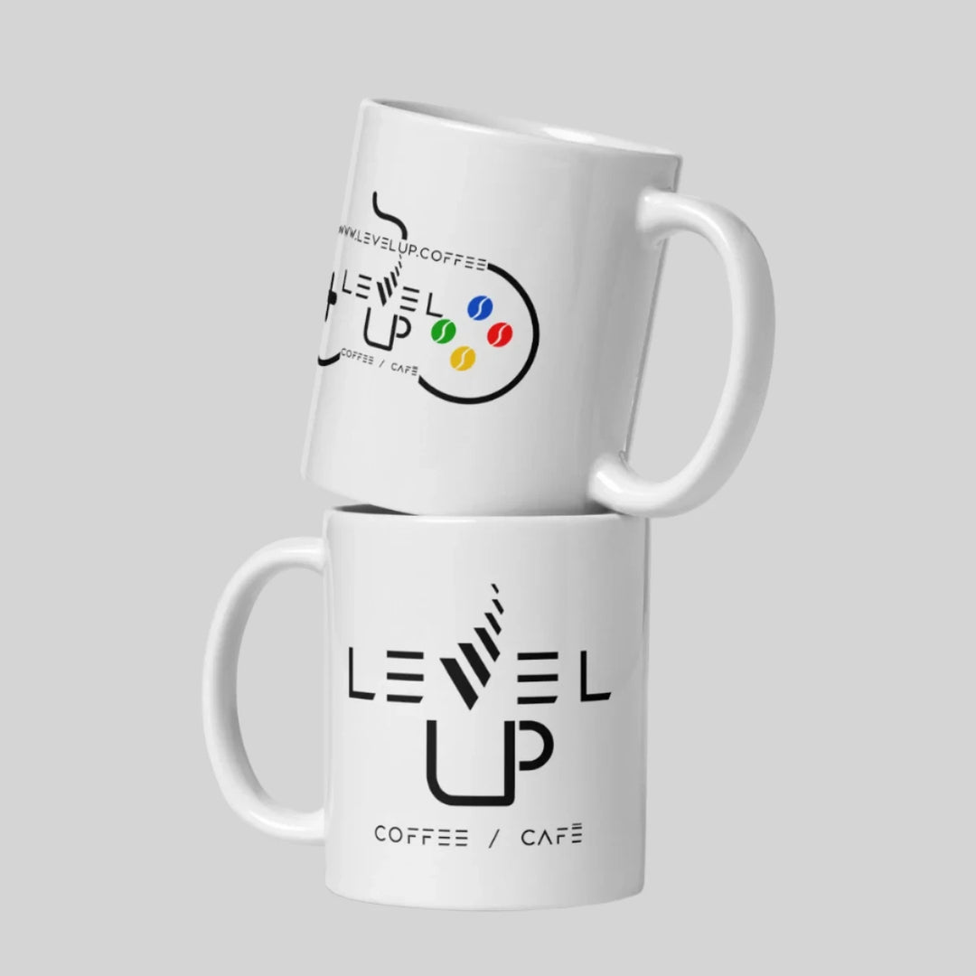 Élevez vos moments café avec les tasses Level Up Classic 11oz empilées, dévoilant les deux designs. Parfaites pour vos pauses et longues journées ! / Elevate your coffee moments with the 11oz Level Up Classic mugs, stacked to showcase both designs. Perfect for your breaks and busy days!