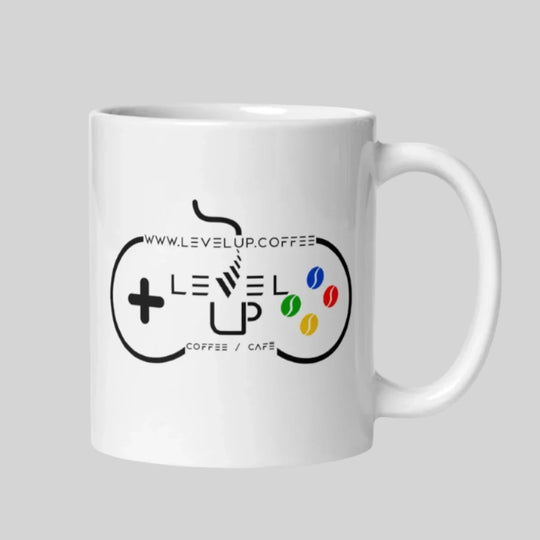 Accompagnez vos journées avec la tasse Level Up Classic 11oz, ornée d’un joystick rétro. Un mélange parfait de style et de performance ! / Brighten your days with the 11oz Level Up Classic mug, featuring a retro joystick design. The perfect blend of style and performance!